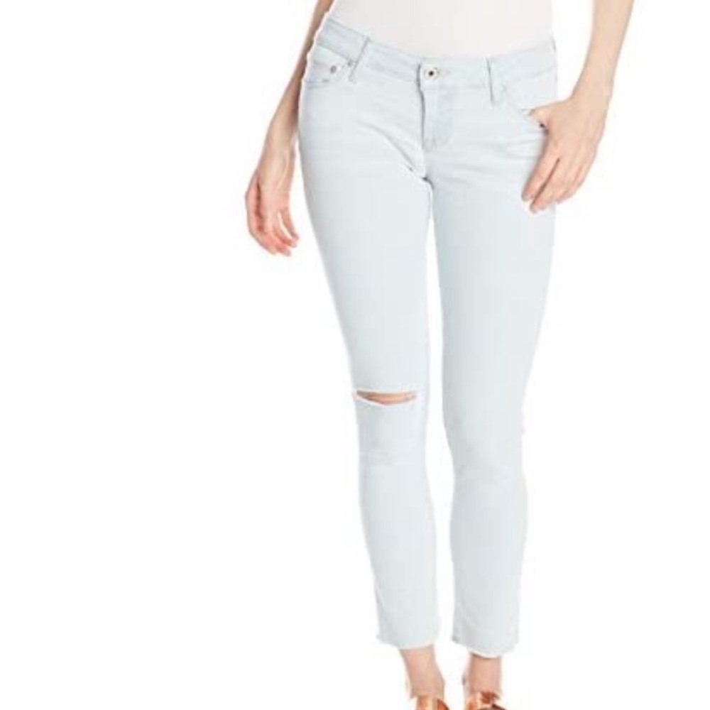 Lucky brand distressed Lolita capri jeans!